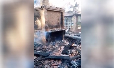 VIDEO - El club house de un country fue consumido por un incendio