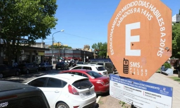 Comerciantes piden que se vuelva a cobrar estacionamiento en el centro de Pilar