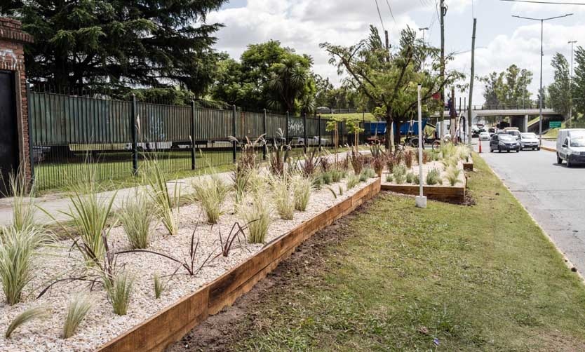 El Municipio concretó mejoras del espacio urbano en uno de los ingresos de Pilar