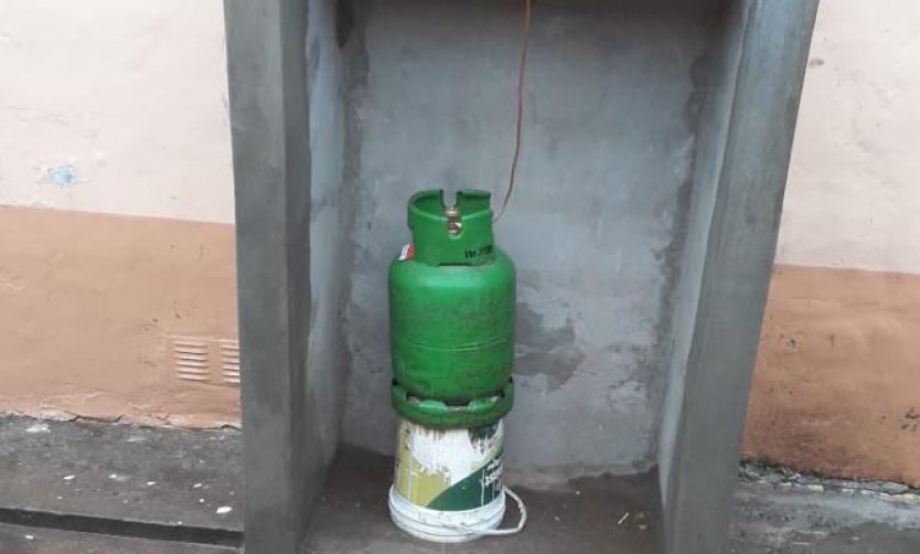 Temor en una escuela secundaria por una precaria instalación de gas