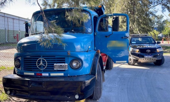 Allanaron las viviendas de los acusados de robarle materiales al Municipio