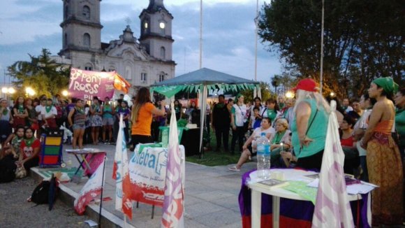 Mujeres se manifestaron en Pilar a favor de la despenalización del aborto