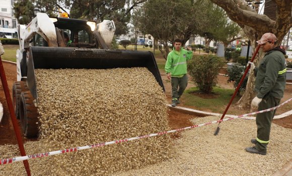 Empezaron las obras para remodelar la Plaza 12 de Octubre