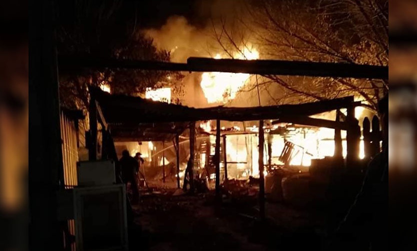 Familia perdió la casa en un incendio y pide ayuda para reconstruirla
