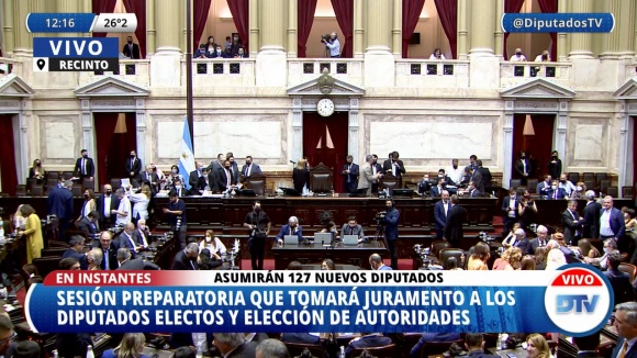 La Cámara baja elige a sus autoridades y toma juramento a los diputados electos