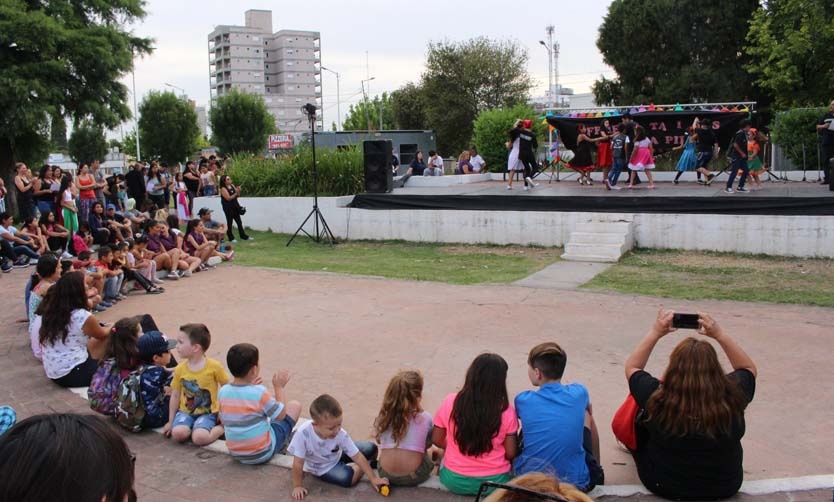 Autorizan realizar eventos culturales al aire libre con hasta 100 personas