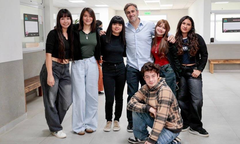 Achával acompañó el cierre del ciclo lectivo en una Escuela Secundaria de Lagomarsino