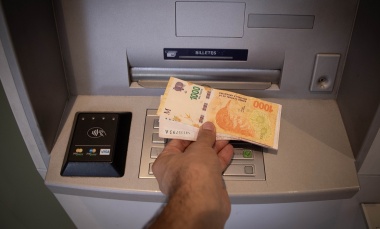 Menos poder de compra: el salario real cayó en abril por tercer mes consecutivo