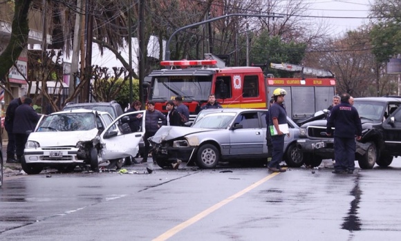 Persecución y choque múltiple en pleno centro de Pilar