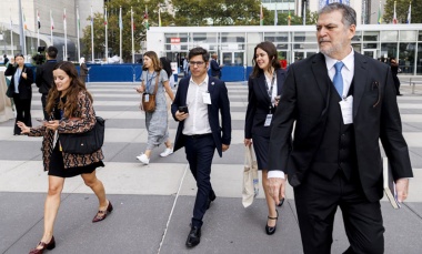 Kicillof desmintió una fake news que lo mostraba en un Apple Store