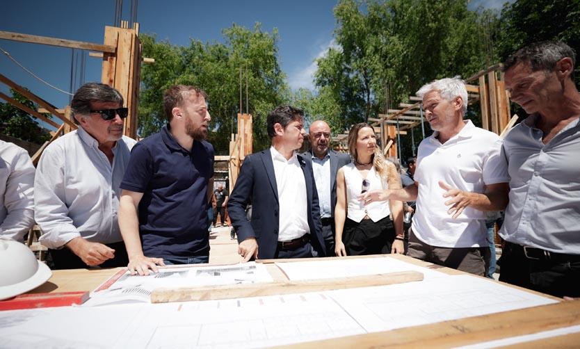 Kicillof recorrió los avances de obra de una nueva escuela secundaria bonaerense