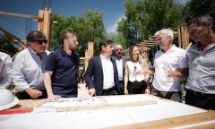 Kicillof recorrió los avances de obra de una nueva escuela secundaria bonaerense