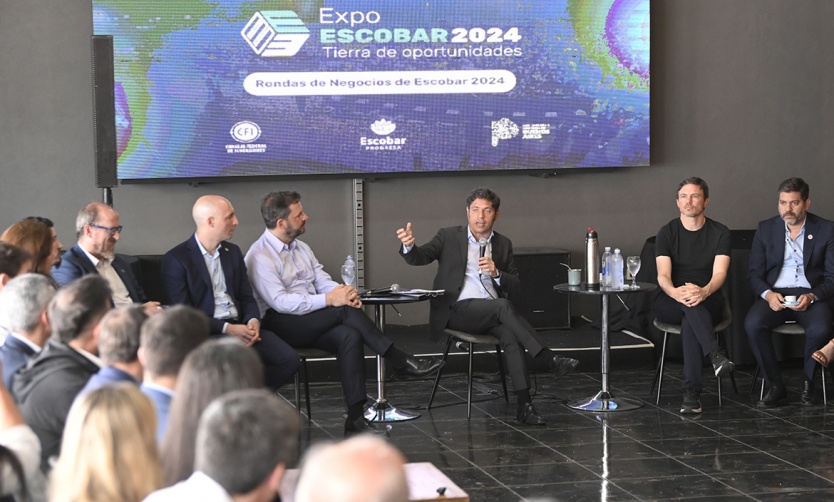 Kicillof recorrió la Expo Escobar Innova y se reunió con empresarios de la región