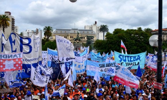 Conflicto salarial: El gobierno bonaerense vuelve a convocar a los docentes