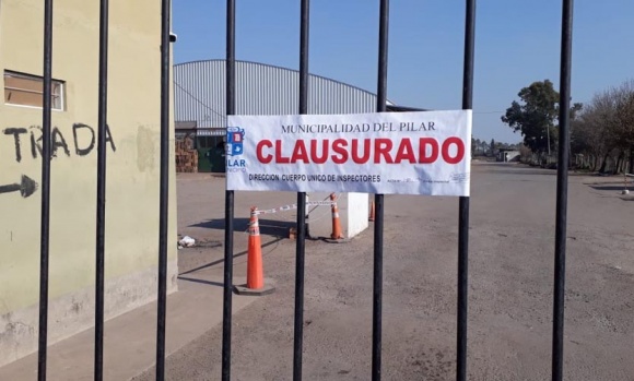 Cierra un mercado de frutas y verduras al detectarse un caso positivo de COVID-19