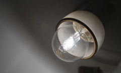 Familias pagarán más luz que las empresas en verano