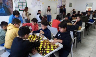 La Escuela Municipal de Ajedrez organizó un torneo abierto en el Tribarrial