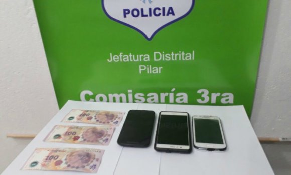 Cuatro jóvenes irrumpieron en una casa y asaltaron a punta de pistola a una mujer