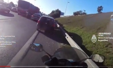 Video: las insólitas excusas de los automovilistas al ser multados por circular por la banquina