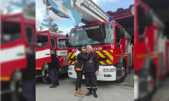 Denuncia que la echaron de la escuela de bomberos por ser lesbiana