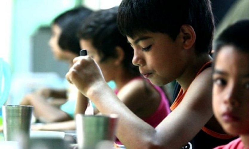 El 40% de los niños y adolescentes bonaerenses se alimentan en escuelas y merenderos