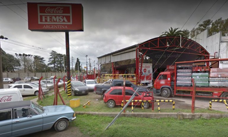 Coca Cola admitió despidos en la planta de Pilar, pero aseguró que todo el personal fue reubicado