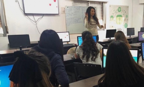 En agosto, abre la inscripción al Club de Chicas Programadoras en el MED