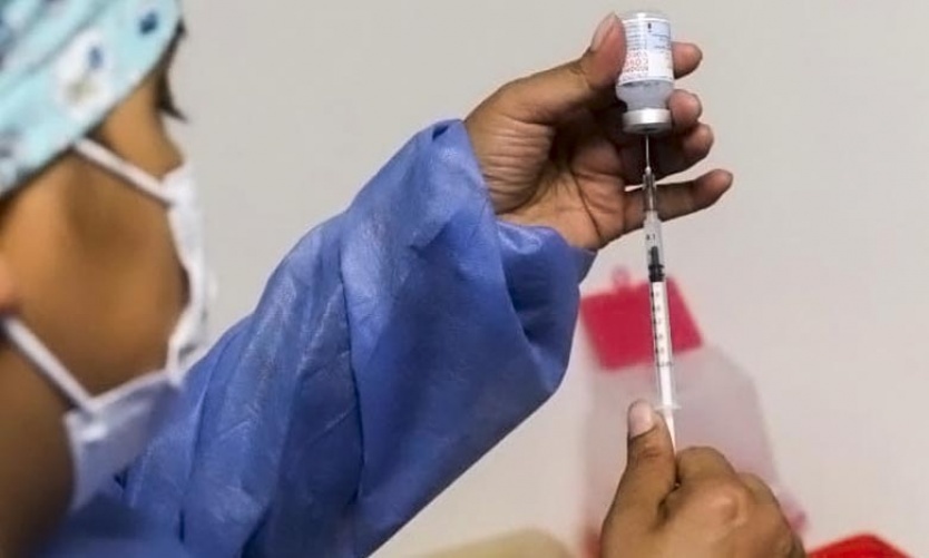 Gripe: Kicillof enfatizó en que es clave que los grupos de riesgo se vacunen