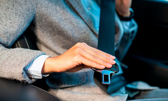Seguridad vial: sólo la mitad de las personas conoce las reglas del uso del cinturón