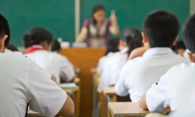 Creció la cantidad de chicos que van a la escuela pero el 22% termina en tiempo y forma