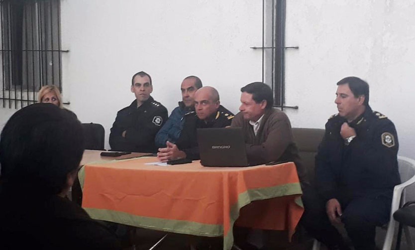 Autoridades de Seguridad y la Policía se reunieron con vecinos de Zelaya