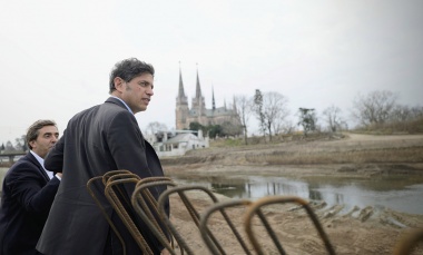 El gobernador Kicillof recorrió obras en la cuenca del Río Luján