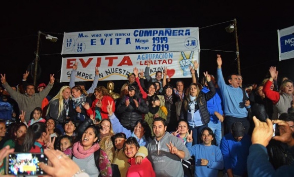 El peronismo de Derqui se unió para homenajear a Evita