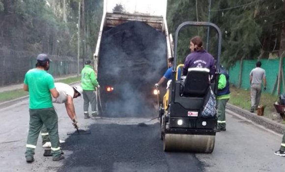 El Municipio avanza con el plan de bacheo en varias localidades