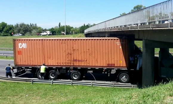 Comenzaron las obras para elevar los puentes de Panamericana