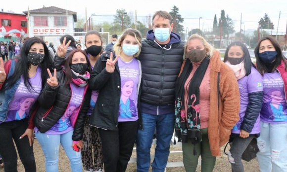 Laurent: "Son miles de mujeres las que cada día empujan por su barrio”