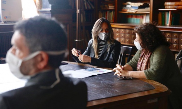 Galmarini y una reunión en el Malbrán para avanzar en el estudio de detección de coronavirus en líquido cloacal