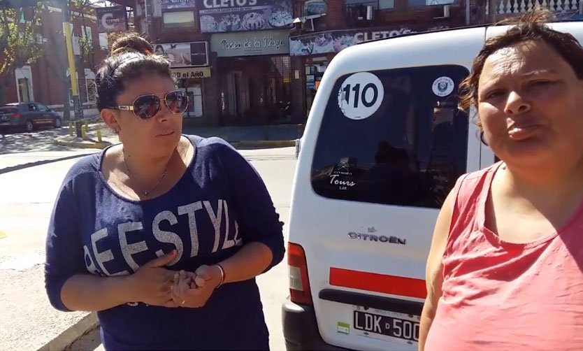 Los rostros de la crisis: mujeres buscan comida en la basura para alimentar a sus hijos