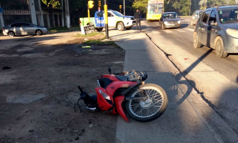 Muere joven al caer la moto en la que viajaba como acompañante