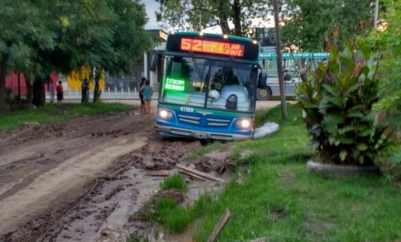 Restablecen un servicio de colectivos que se había suspendido por el mal estado de las calles