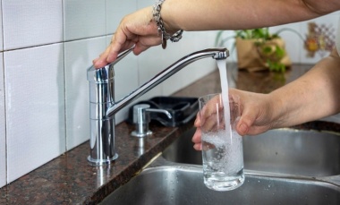 La Justicia ordena suspender por seis meses cortes de agua residenciales por falta de pago