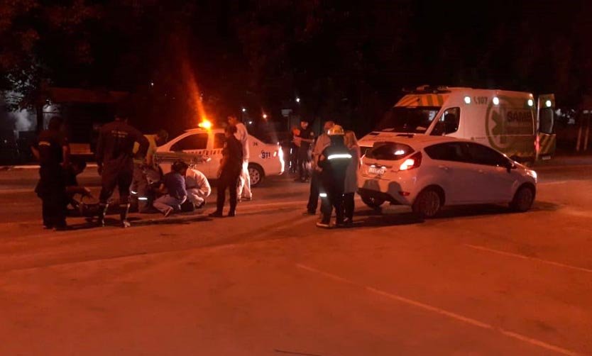 Muere motociclista al ser embestido por un auto en la ruta 26