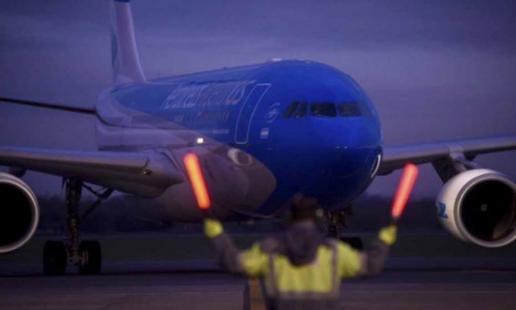 Diez vuelos de Aerolíneas traerán 8 millones de vacunas Sinopharm