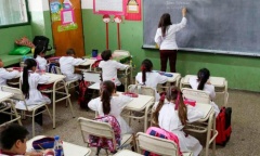 Provincia convocó a docentes y estatales a discutir un aumento de salarios