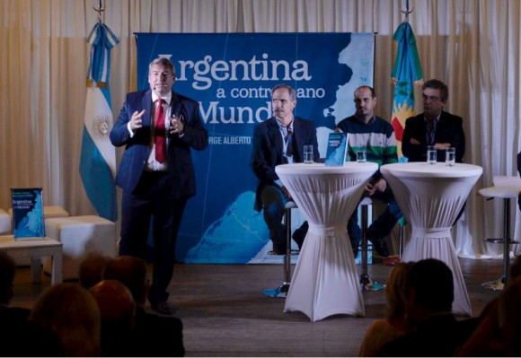 Jorge D'Onofrio presentó su libro sobre seguridad