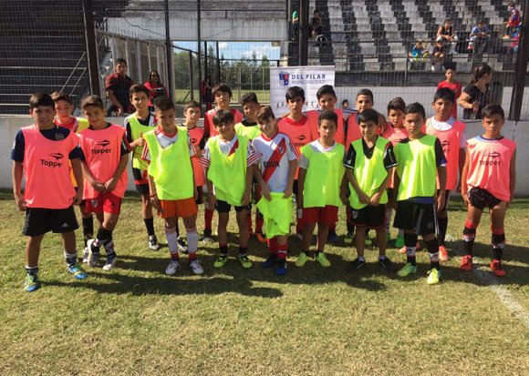 River llegó a Pilar para probar jugadores en el “Barraza”