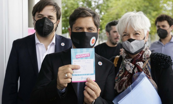 Kicillof: "Necesitamos que se vacune absolutamente todo el mundo"