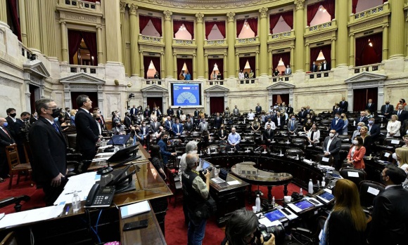 Diputados debate proyectos sobre cannabis medicinal, HIV y boleta única