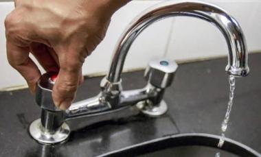 AySA pide un uso responsable del agua ante la ola de calor