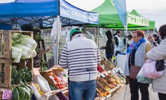 Las ofertas de "El Mercado en tu Barrio" estarán todos los días en la estación de Pilar